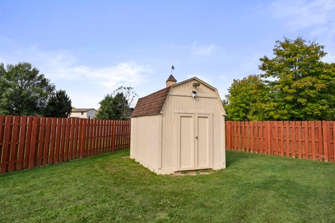 Tiny photo for 1545 Ojibwas Court, Grove City, OH 43123 (MLS # 226039575)