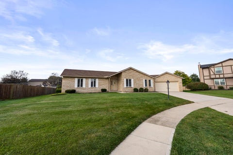 Tiny photo for 1545 Ojibwas Court, Grove City, OH 43123 (MLS # 226039575)