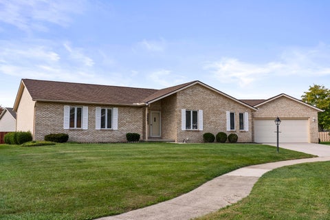 Tiny photo for 1545 Ojibwas Court, Grove City, OH 43123 (MLS # 226039575)