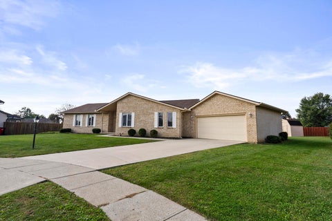 Tiny photo for 1545 Ojibwas Court, Grove City, OH 43123 (MLS # 226039575)