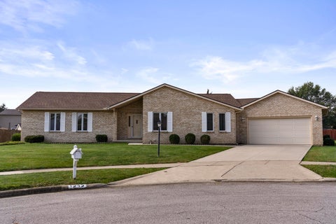 Tiny photo for 1545 Ojibwas Court, Grove City, OH 43123 (MLS # 226039575)