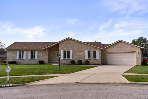 Photo of 1545 Ojibwas Court, Grove City, OH 43123 (MLS # 226039575)