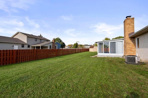 Tiny photo for 1545 Ojibwas Court, Grove City, OH 43123 (MLS # 226039575)