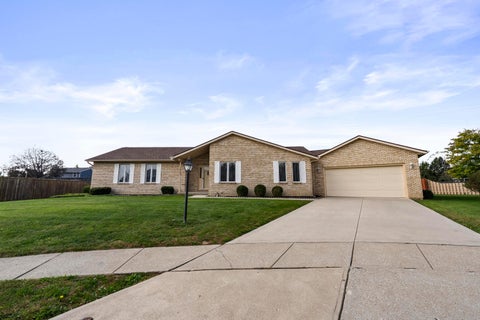 Tiny photo for 1545 Ojibwas Court, Grove City, OH 43123 (MLS # 226039575)