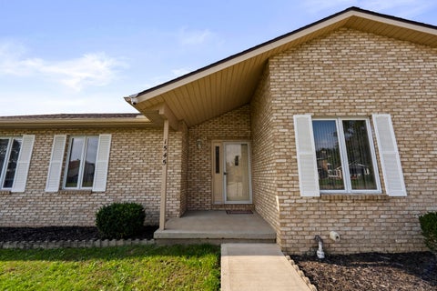 Tiny photo for 1545 Ojibwas Court, Grove City, OH 43123 (MLS # 226039575)