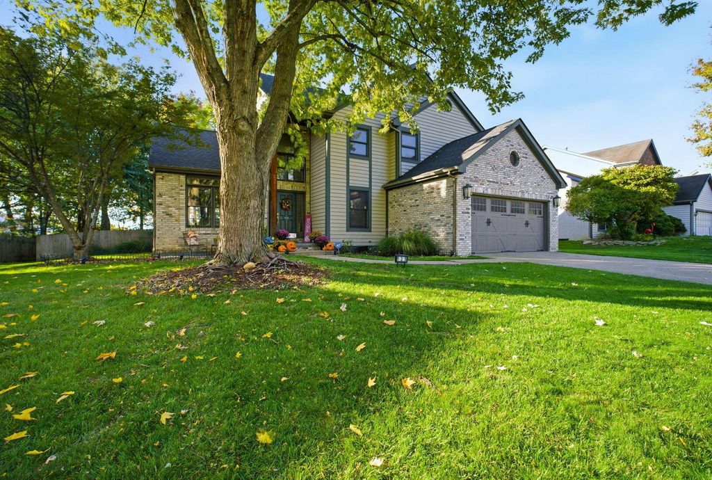 Photo of 131 Trail Edge Circle, Powell, OH 43065 (MLS # 225043426)