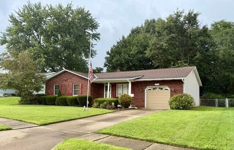 Photo of 1900 Lakeview Drive, Newark, OH 43055 (MLS # 226031356)