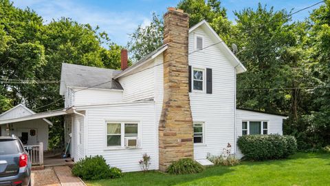 Photo of 2076 Mt Vernon Road, Newark, OH 43055 (MLS # 225029656)