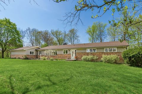 Photo of 2776 Minerva Lake Road, Columbus, OH 43231 (MLS # 223010902)