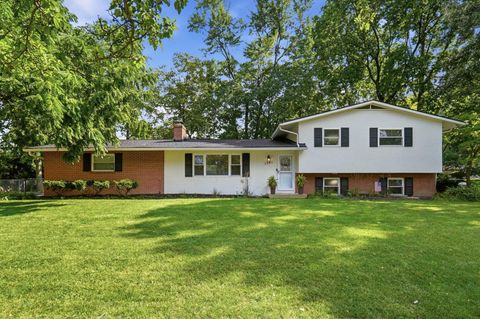 Photo of 1381 Zollinger Road, Columbus, OH 43221 (MLS # 226026127)