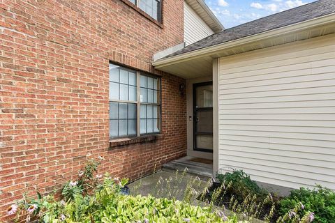 Photo of 1324 Brookview Circle, Pickerington, OH 43147 (MLS # 225043492)