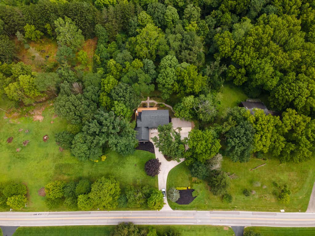 Photo of 1560 Carriage Road, Powell, OH 43065 (MLS # 226030677)