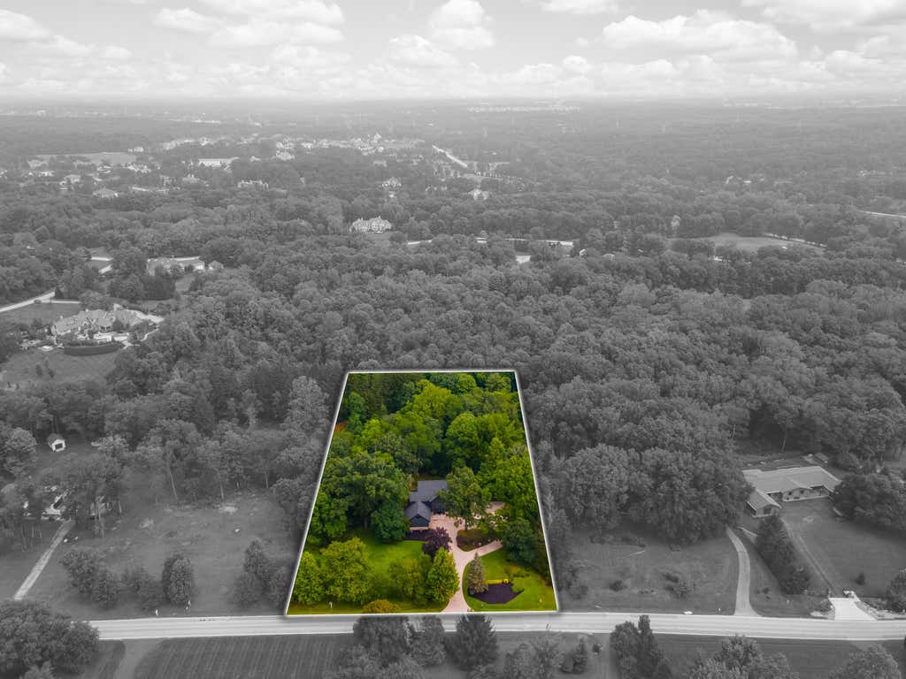 Photo of 1560 Carriage Road, Powell, OH 43065 (MLS # 226030677)
