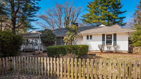 Photo of 1749 North Street, Granville, OH 43023 (MLS # 225007418)
