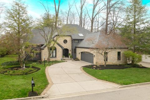 Photo of 8176 Lake Bluff Court, Columbus, OH 43235 (MLS # 226011738)