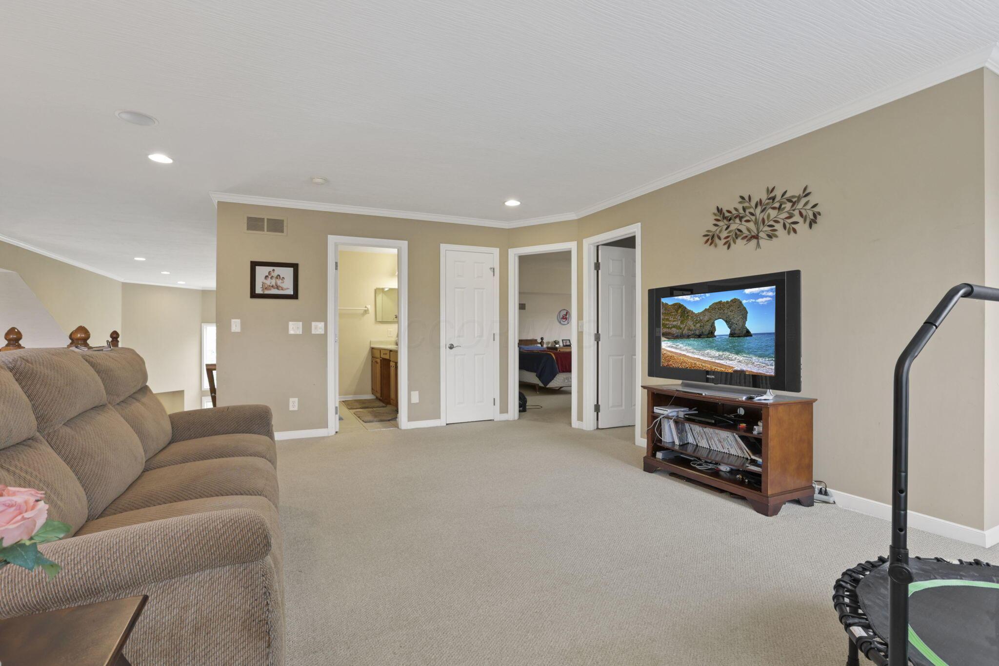8708 Belworth Square, New Albany, Ohio image 38
