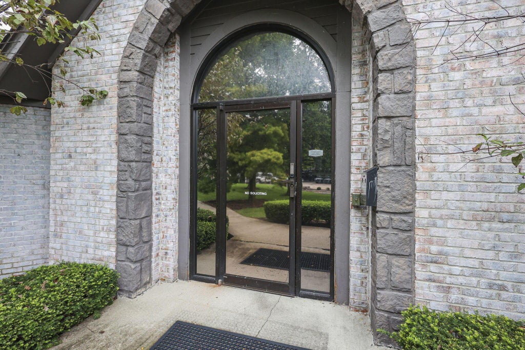 Photo of 3492 Snouffer Road 200 #200, Columbus, OH 43235 (MLS # 226037243)
