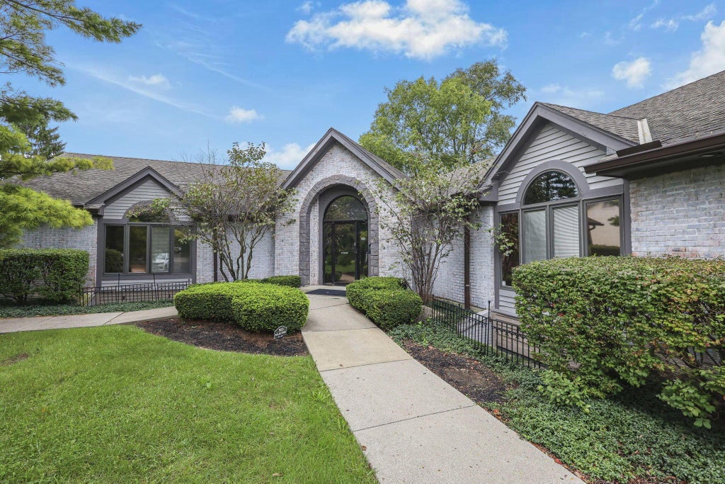 Photo of 3492 Snouffer Road 200 #200, Columbus, OH 43235 (MLS # 226037243)