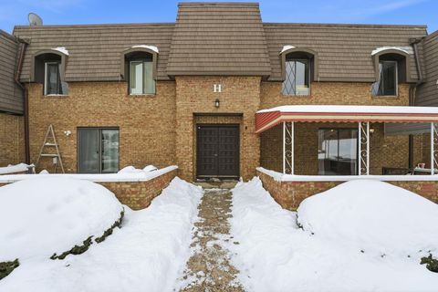 Photo of 625 Country Club Drive H4 #H4, Newark, OH 43055 (MLS # 226004093)