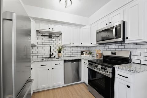 Photo of 625 Country Club Drive H4 #H4, Newark, OH 43055 (MLS # 226004093)