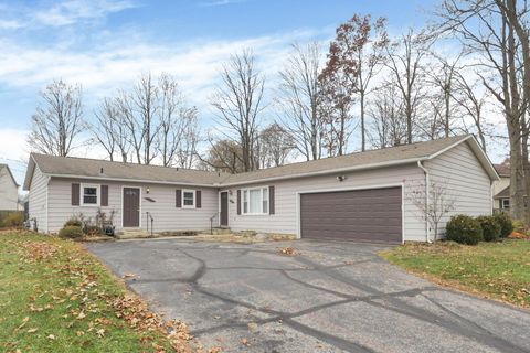 Photo of 347 Oak Meadow Drive, Pataskala, OH 43062 (MLS # 225044085)