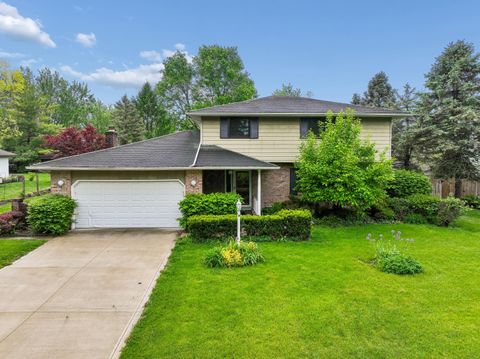 Photo of 6169 Meadow Wood Lane, Columbus, OH 43228 (MLS # 226014549)