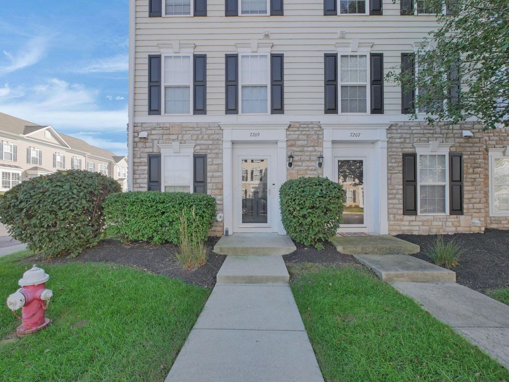 Photo of 7209 Billy Goat Drive, New Albany, OH 43054 (MLS # 225038592)