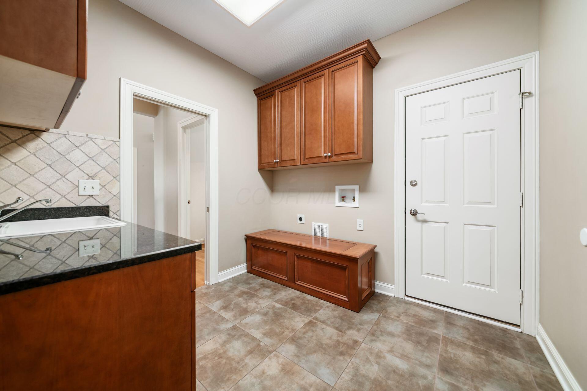 4568 Hickory Rock Drive, Powell, Ohio image 33