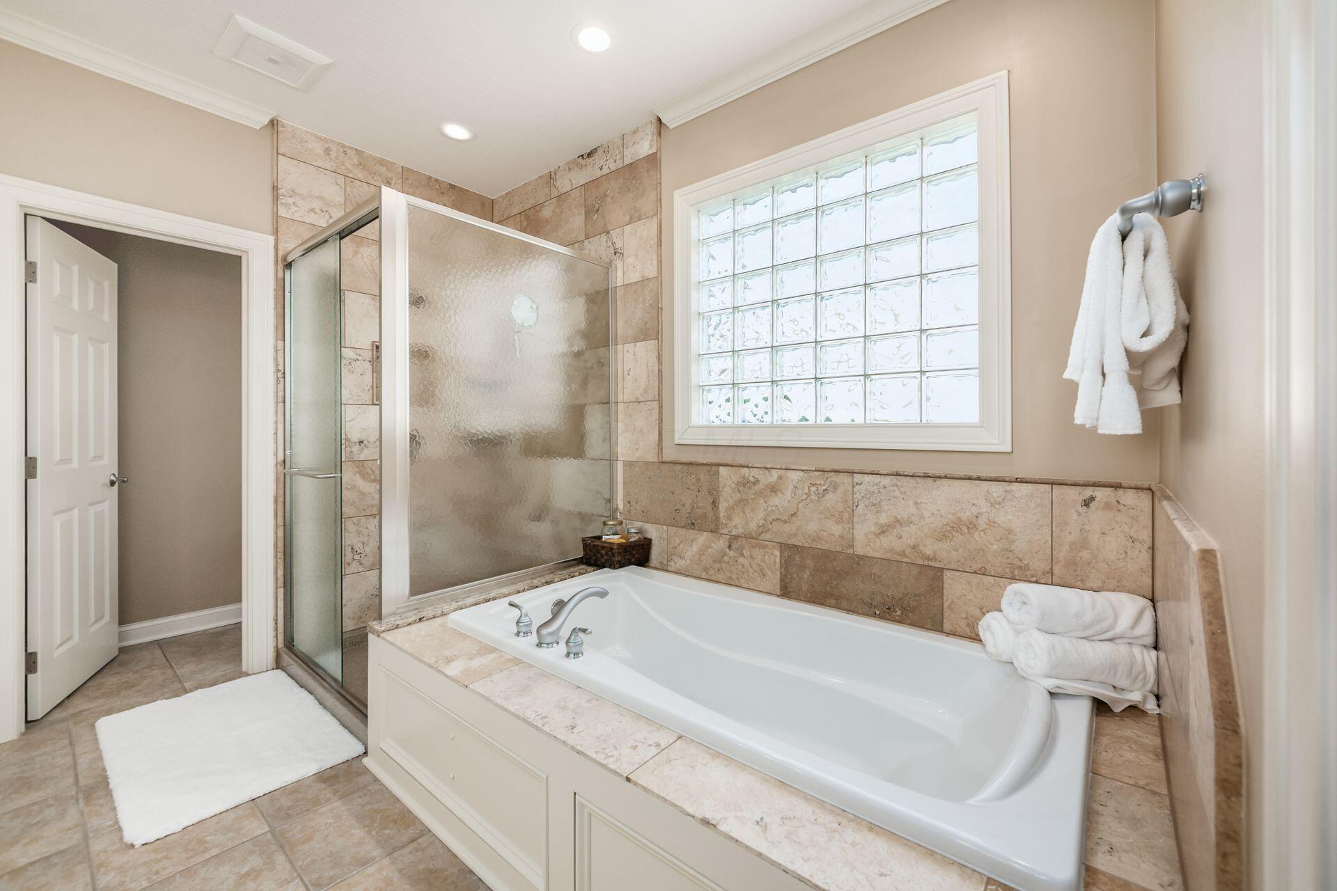 4568 Hickory Rock Drive, Powell, Ohio image 38