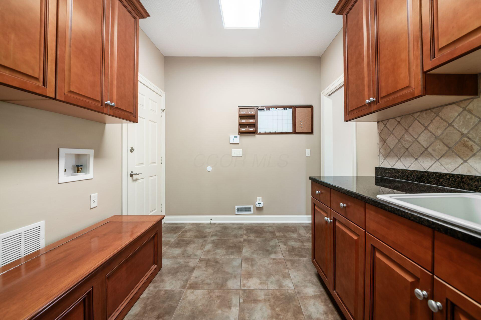 4568 Hickory Rock Drive, Powell, Ohio image 32