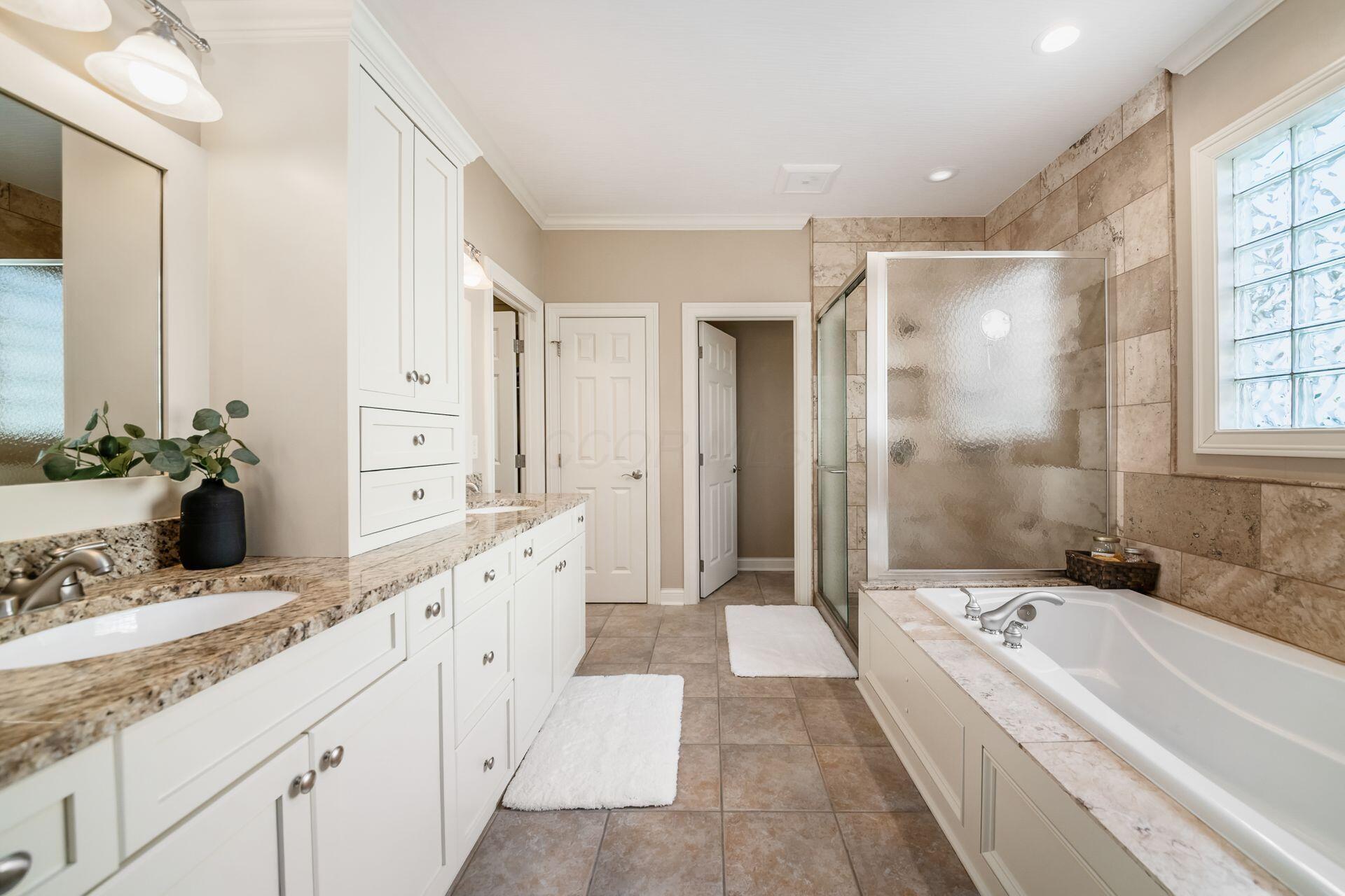 4568 Hickory Rock Drive, Powell, Ohio image 37