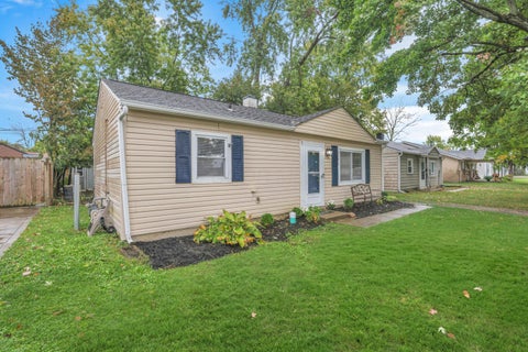 Tiny photo for 4546 Saint Anthony Lane, Whitehall, OH 43213 (MLS # 226039597)