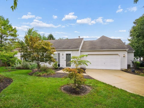 Tiny photo for 6254 Mcnaughten Place Lane 47 #47, Columbus, OH 43213 (MLS # 226036375)