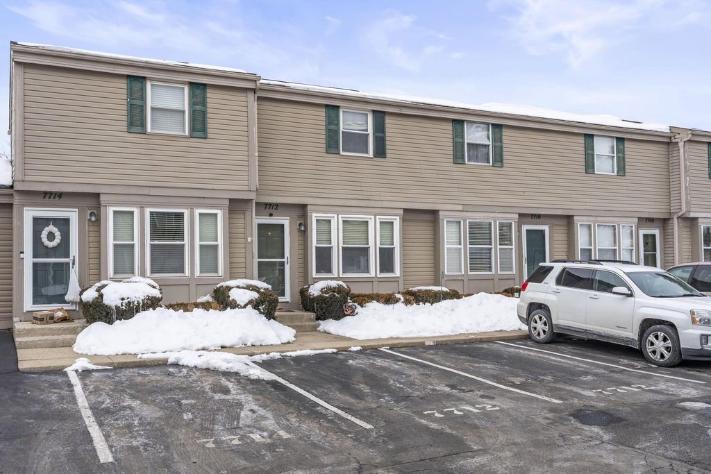 Photo of 7712 Barkwood Drive 3B #3B, Worthington, OH 43085 (MLS # 226003735)