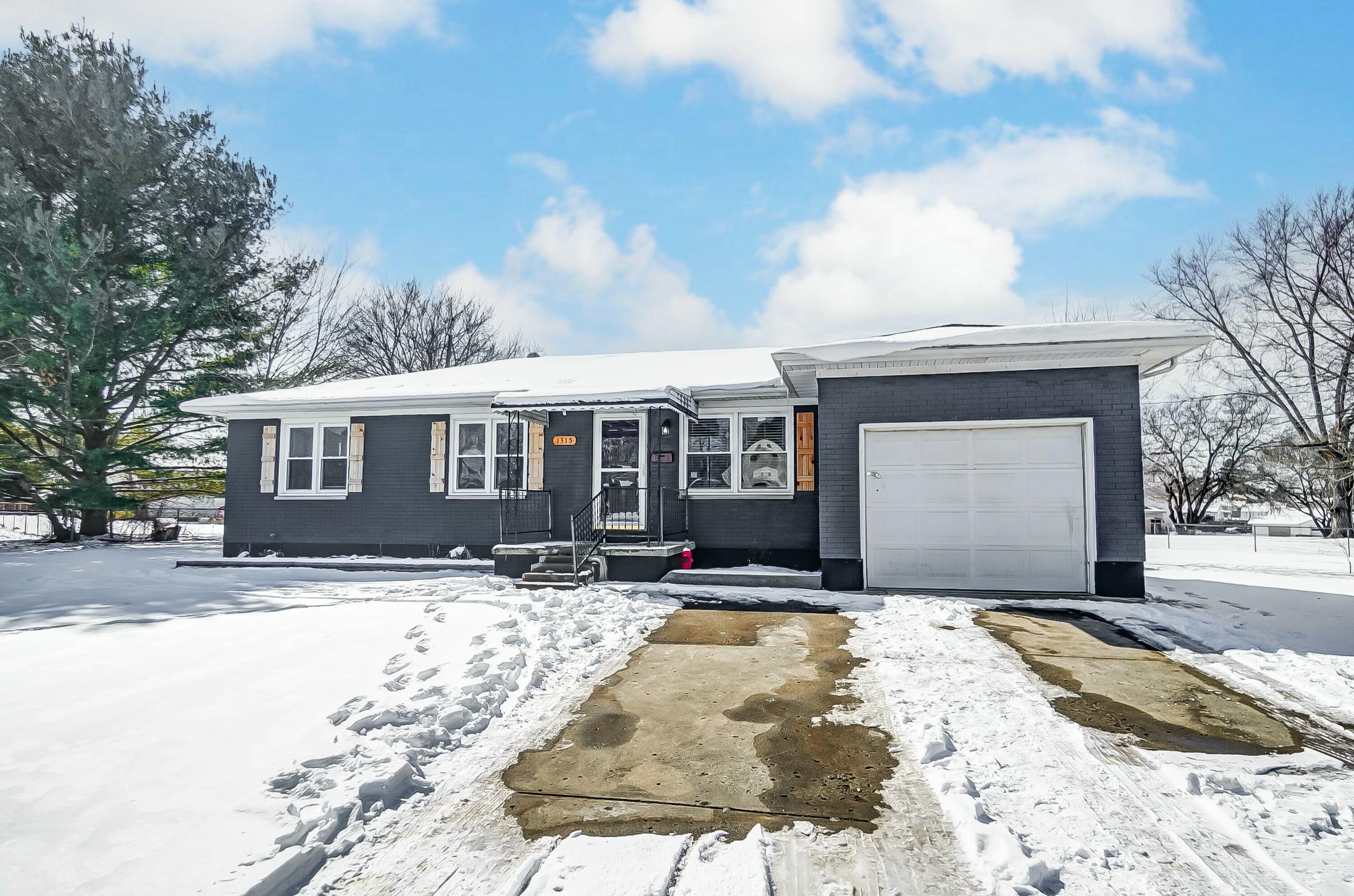 1315 Skyline Lane, Springfield, Ohio image 2