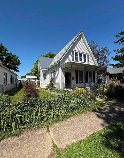 Photo of 404 Vine Street, Chillicothe, OH 45601 (MLS # 226018733)