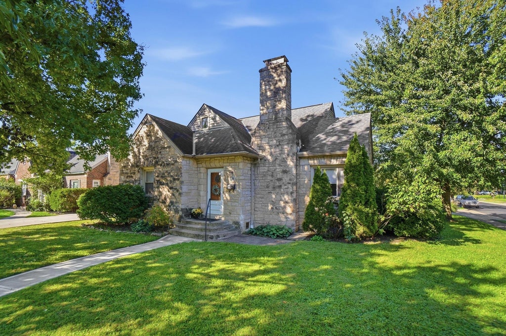 Photo of 559 Enfield Road, Columbus, OH 43209 (MLS # 226037338)