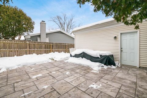Tiny photo for 80 Rockwell Way, Worthington, OH 43085 (MLS # 226003002)