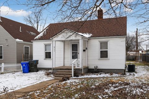Photo of 911 Clarendon Avenue, Columbus, OH 43223 (MLS # 226002680)