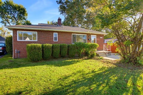 Photo of 2815 Brookpark Circle E, Grove City, OH 43123 (MLS # 226038140)