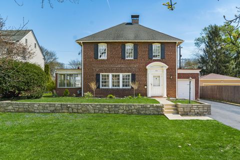 Photo of 1942 Bedford Road, Upper Arlington, OH 43212 (MLS # 226010989)