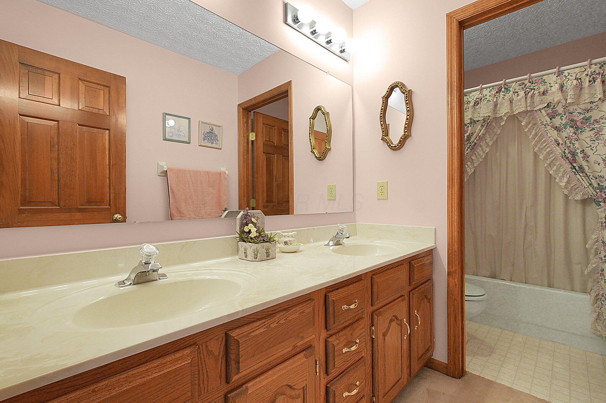 862 Brookside Drive, Pickerington, Ohio image 14