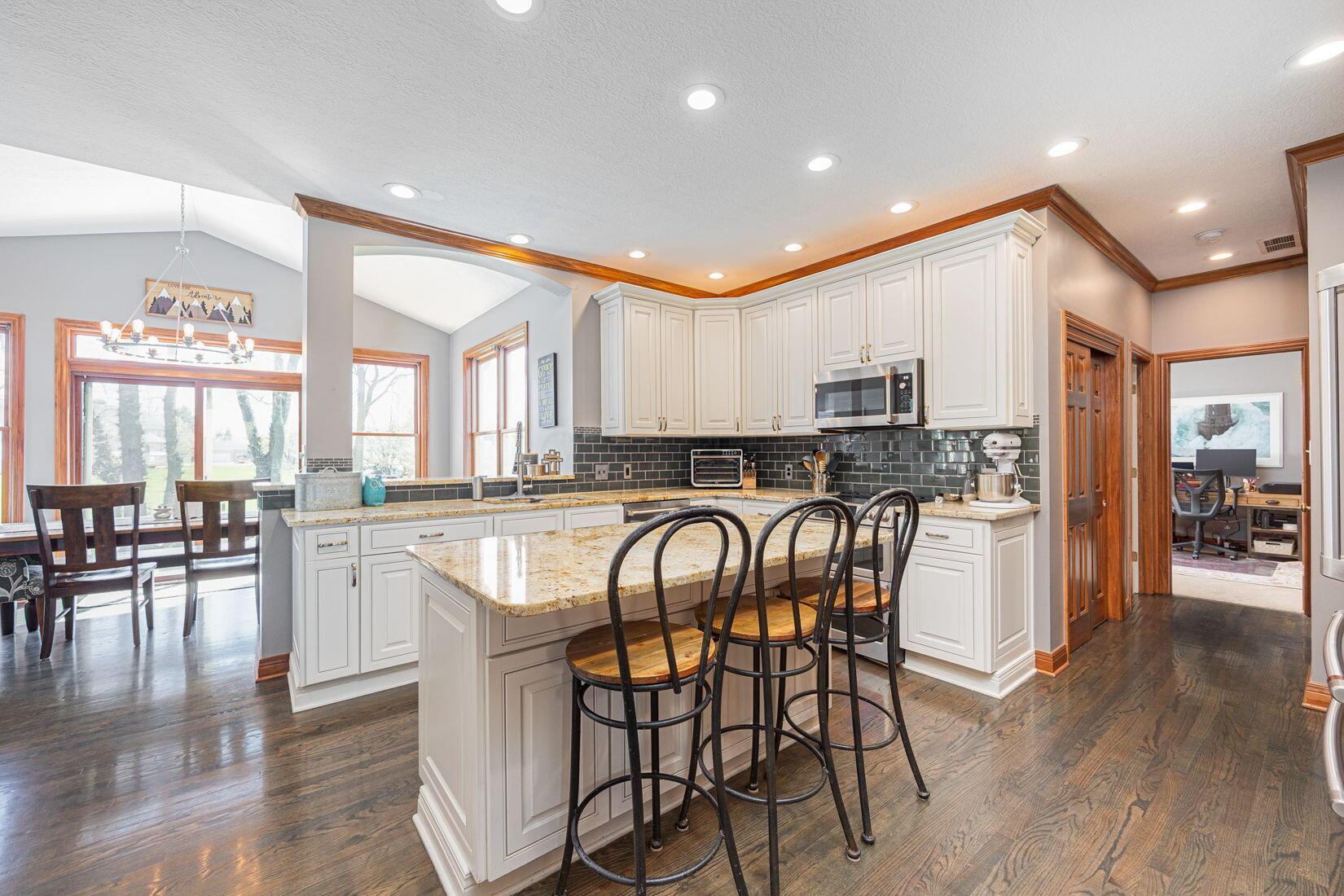 6707 Meadow Glen Drive, Westerville, Ohio image 23