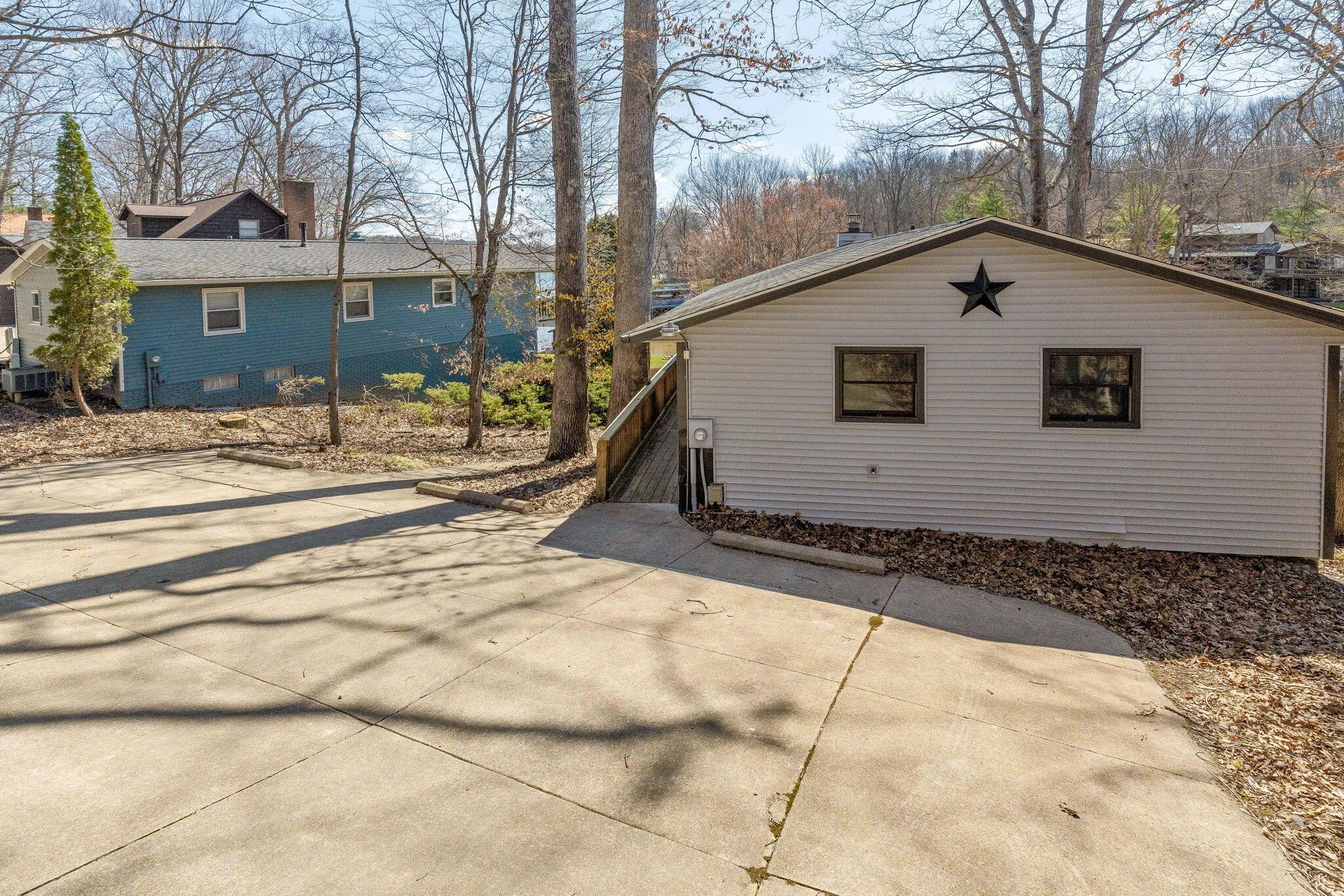 323 Greenacre Drive, Howard, Ohio image 8