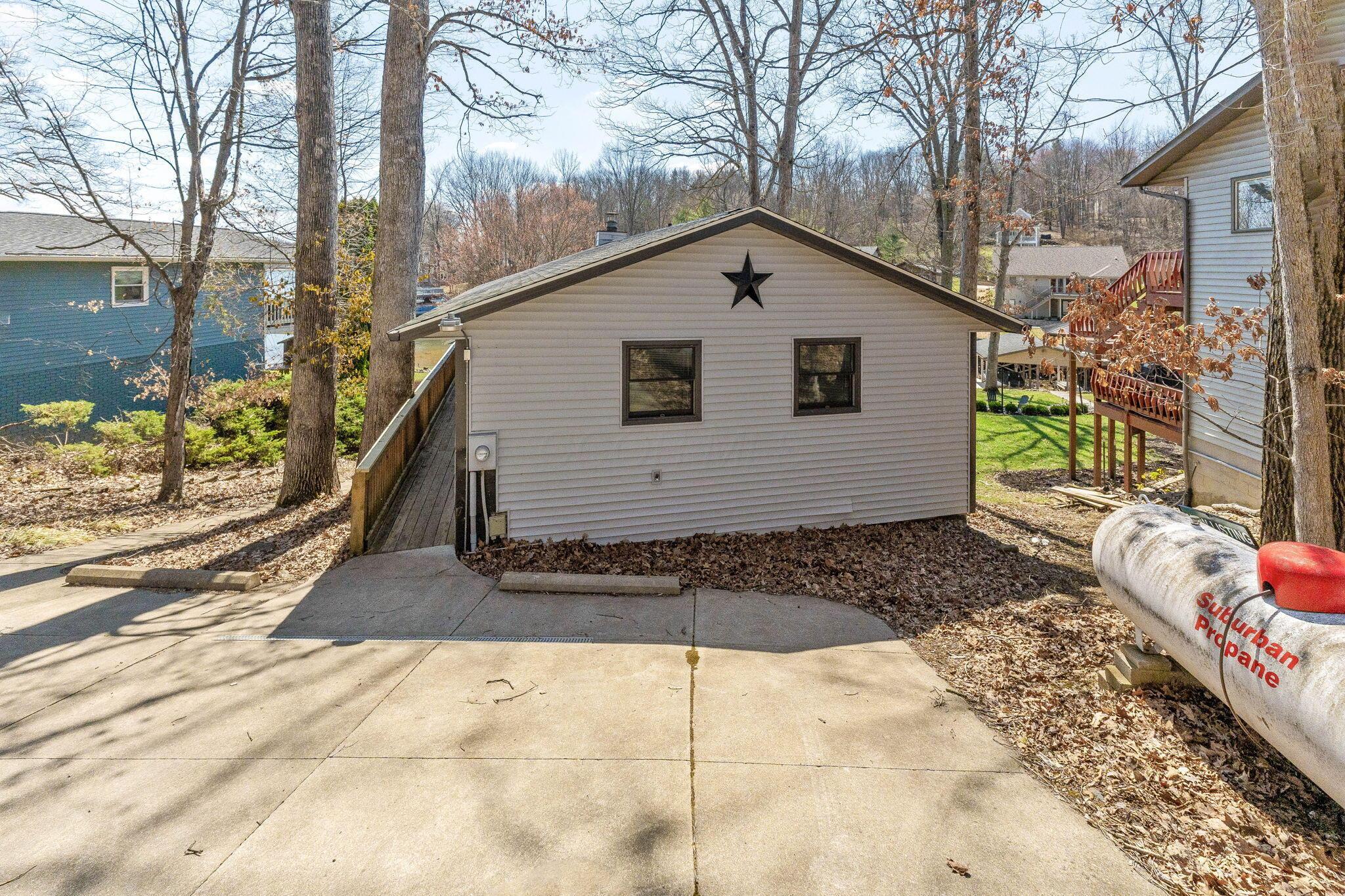 323 Greenacre Drive, Howard, Ohio image 7