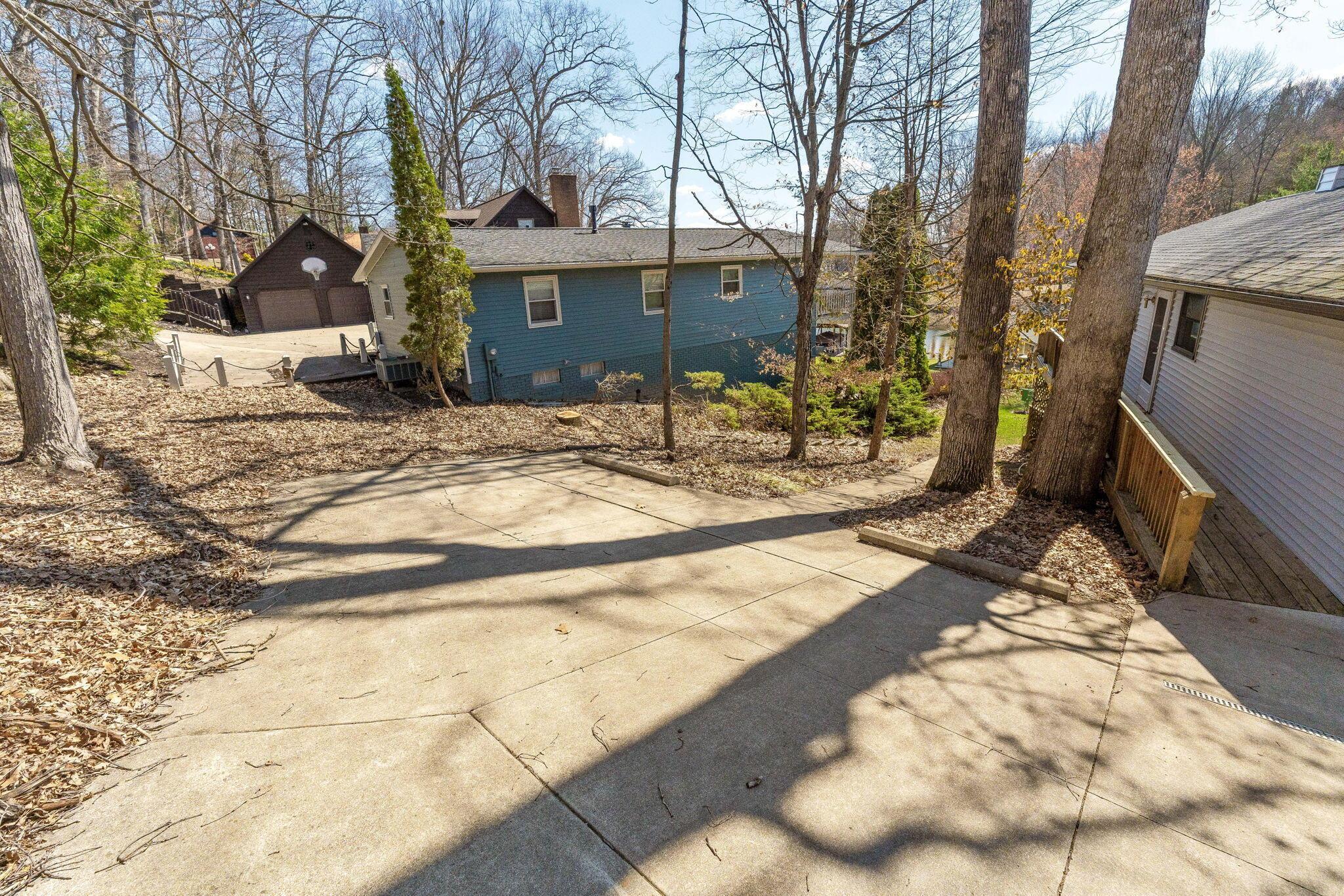 323 Greenacre Drive, Howard, Ohio image 11