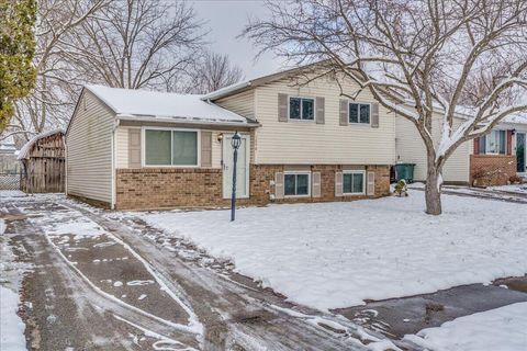 Photo of 3098 Bennington Avenue, Columbus, OH 43231 (MLS # 225044848)