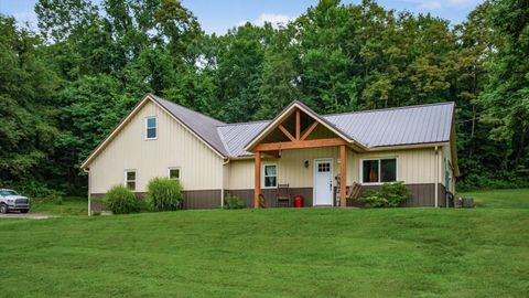 Photo of 1835 Lutz Lane, Zanesville, OH 43701 (MLS # 226028136)