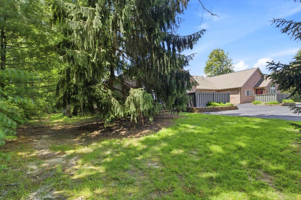 Photo of 6069 Blendon Chase Drive 17 #17, Westerville, OH 43081 (MLS # 226020002)