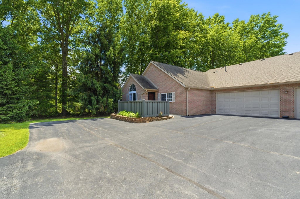Photo of 6069 Blendon Chase Drive 17 #17, Westerville, OH 43081 (MLS # 226020002)